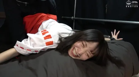 【くすぐり】「巫女さんややちゃんの身体をくすぐりマッサージ！ 最後はうつ伏せ拘束で大笑い！」WAKA-077琥珀やや 6